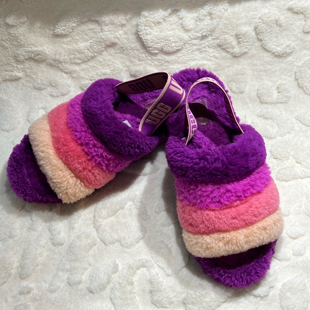 UGG Fluff Yeah Slides Slipper Purple Women’s SZ 8 “Very Good Preowned Condition”